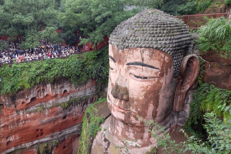 Leshan. Grand Bouddha, au Royaume de Bouddha - Inscrite à l'UNESCO