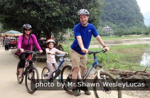 Appréciez le plaisir de faire du vélo en famille à Yangshuo. La flexibilité, vos envies ! il n'y a pas de place pour cela dans un voyage en groupe