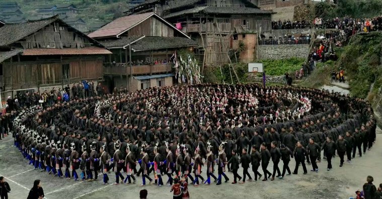 la danse des Dongs
