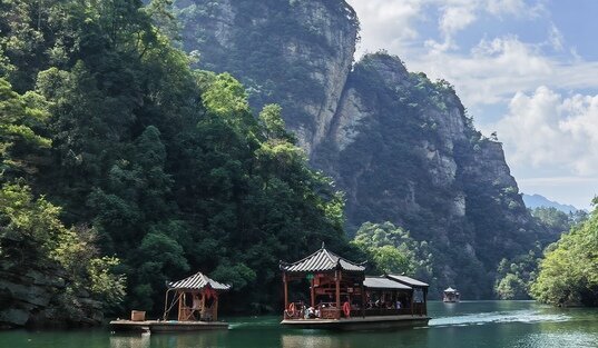 Promenade en bateau sur le lac Baofeng