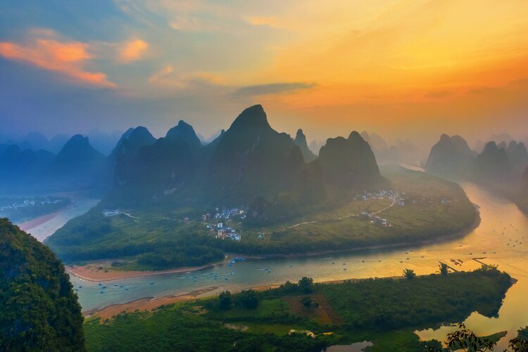 Vue panoramique sur les méandres de la rivière Li au sommet du Mont Xianggong