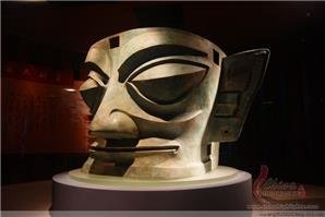 Un masque en bronze au musée de sanxingdui